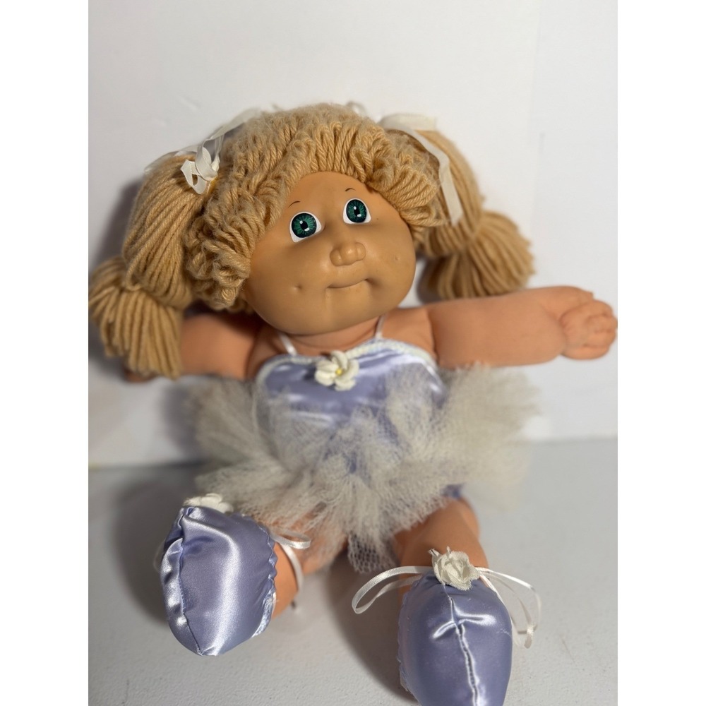Vintage 1982 Cabbage Patch Kid Ballerina Doll Coleco Blonde Yarn Hair Green Eyes